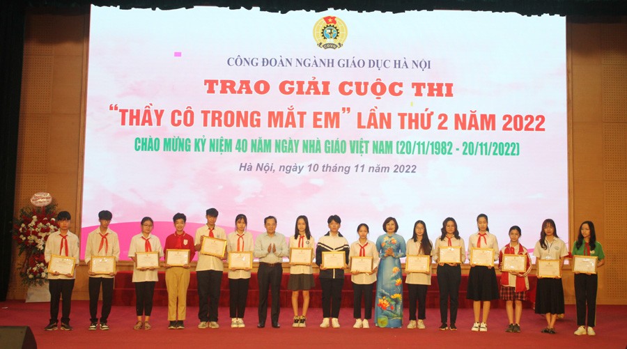 Hà Nội trao giải cuộc thi Thầy cô trong mắt em năm 2022