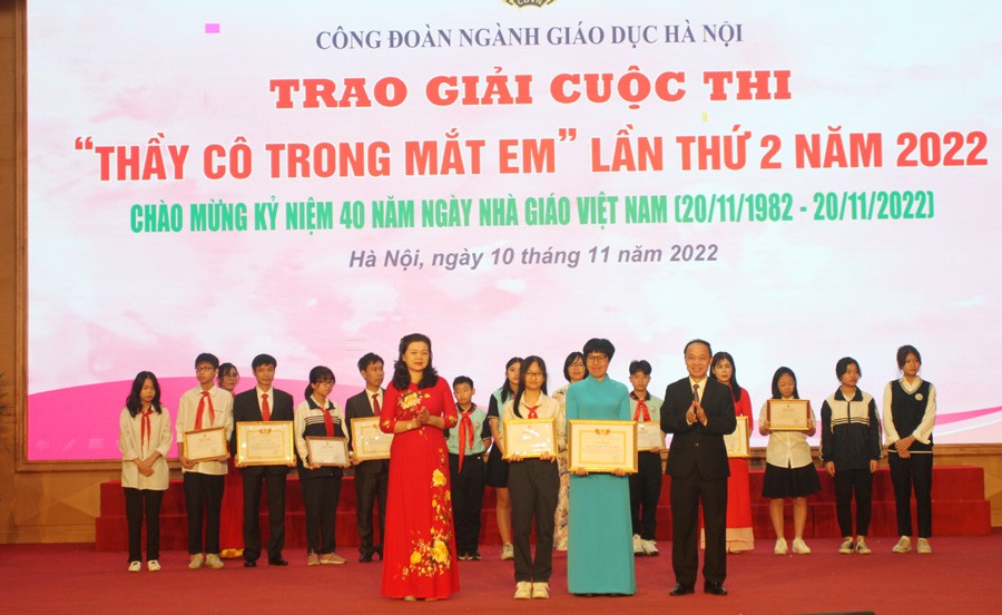 Hà Nội trao giải cuộc thi Thầy cô trong mắt em năm 2022