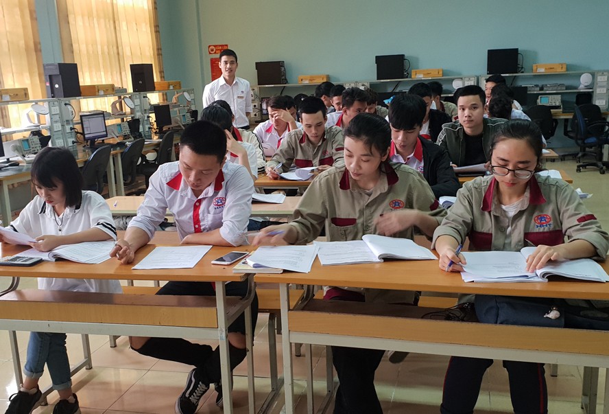 Không gian học tích hợp giảng dạy lý thuyết và thực hành tại Trường Cao đẳng nghề công nghệ cao Hà Nội.