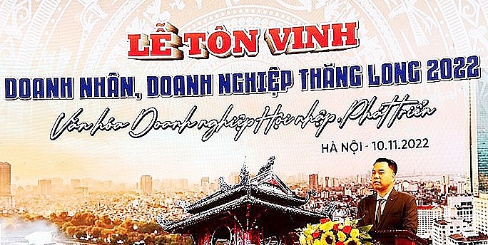 Phó Chủ tịch kiêm Tổng Thư ký Hiệp hội Doanh nghiệp nhỏ và vừa TP Hà Nội Mạc Quốc Anh phát biểu tại Lễ tôn vinh