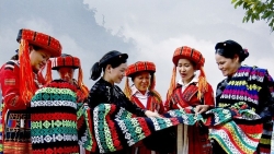 Lần đầu tiên tổ chức liên hoan trình diễn trang phục các dân tộc thiểu số Việt Nam khu vực phía Bắc