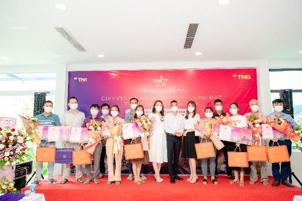 Lễ bàn giao giấy chứng nhận quyền sử dụng đất tại dự án TNR Stars City Lục Yên