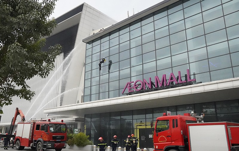 Hà Nội tổ chức diễn tập, chữa cháy cứu nạn tại Trung tâm thương mại Aeon Mall Hà Đông