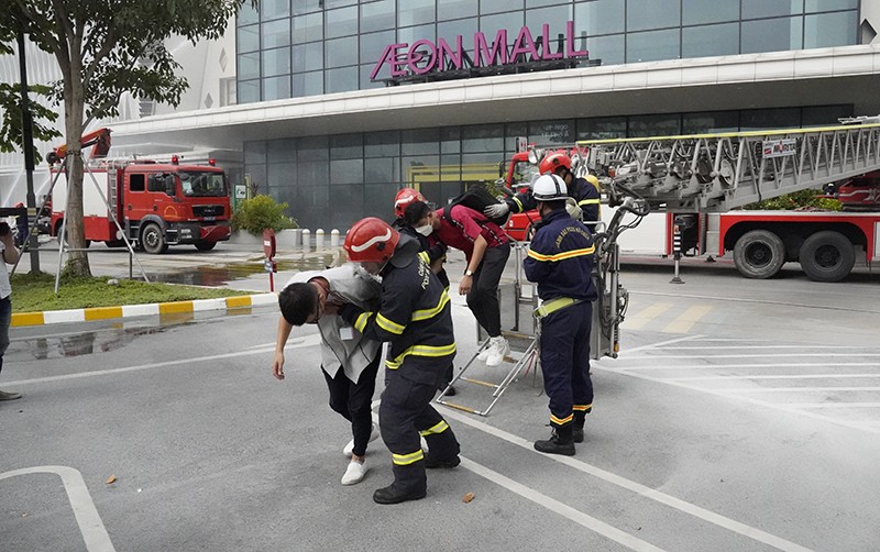 Hà Nội tổ chức diễn tập, chữa cháy cứu nạn tại Trung tâm thương mại Aeon Mall Hà Đông