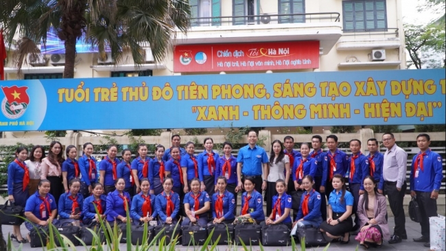 Đoàn đại biểu cán bộ phụ trách thiếu nhi Thành đoàn Viêng Chăn thăm, làm việc tại Thành đoàn Hà Nội