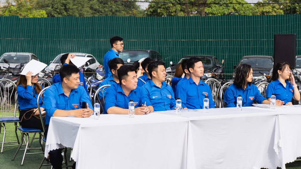 Giải bóng đá do Công đoàn và Đoàn thanh niên Tổng công ty Vận tải Hà Nội phối hợp tổ chức Giải bóng đá do Công đoàn và Đoàn thanh niên Tổng công ty Vận tải Hà Nội phối hợp tổ chức