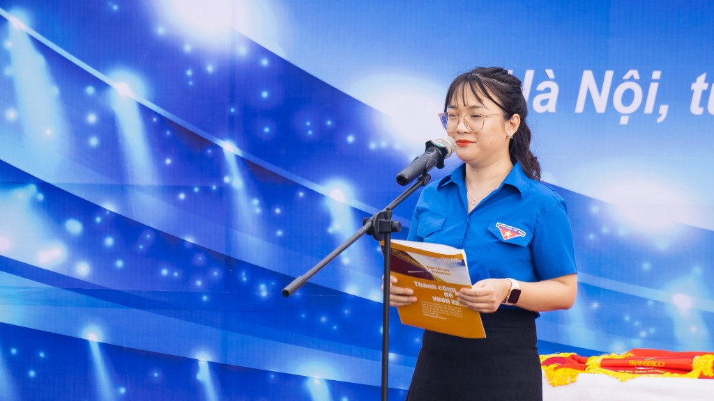 Bí thư Đoàn thanh niên Tổng công ty Vận tải Hà Nội, Phó Trưởng ban tổ chức giải Nguyễn Hồng Vân kỳ vọng giải đấu sẽ tiếp tục góp phần lớn mạnh vào phong trào thể dục thể thao Tổng công ty Vận tải Hà Nội Bí thư Đoàn thanh niên Tổng công ty Vận tải Hà Nội, Phó Trưởng ban tổ chức giải Nguyễn Hồng Vân kỳ vọng giải đấu sẽ tiếp tục góp phần lớn mạnh vào phong trào thể dục thể thao Tổng công ty Vận tải Hà Nội