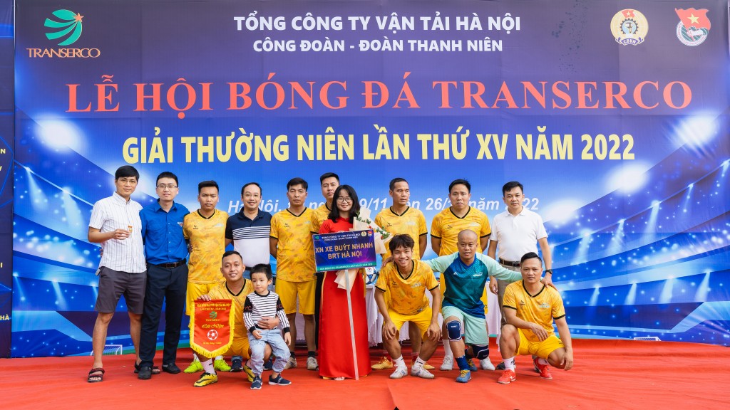 Đội Xí nghiệp Xe buýt nhanh BRT Hà Nội năm nay trong màu áo vàng Đội Xí nghiệp Xe buýt nhanh BRT Hà Nội năm nay trong màu áo vàng