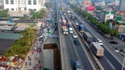 Hà Nội: Thu gọn rào chắn Nguyễn Xiển thêm 3m, khơi thông luồng tuyến