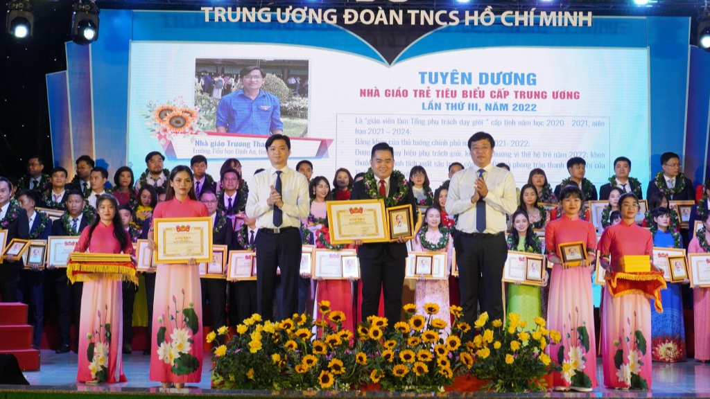 Vinh danh 100 giáo viên, giảng viên đạt Giải thưởng “Nhà giáo trẻ tiêu biểu”