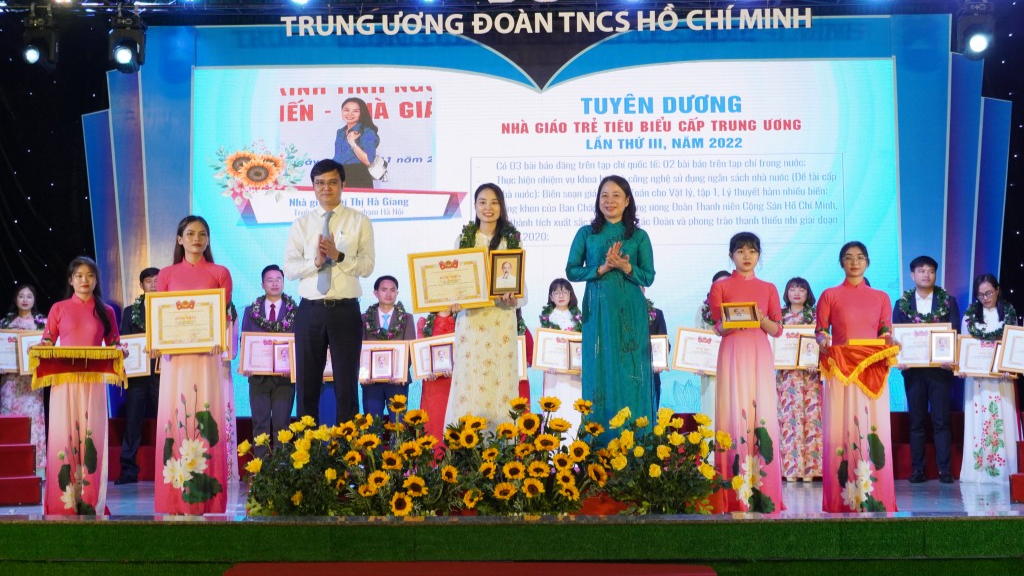 Vinh danh 100 giáo viên, giảng viên đạt Giải thưởng “Nhà giáo trẻ tiêu biểu”