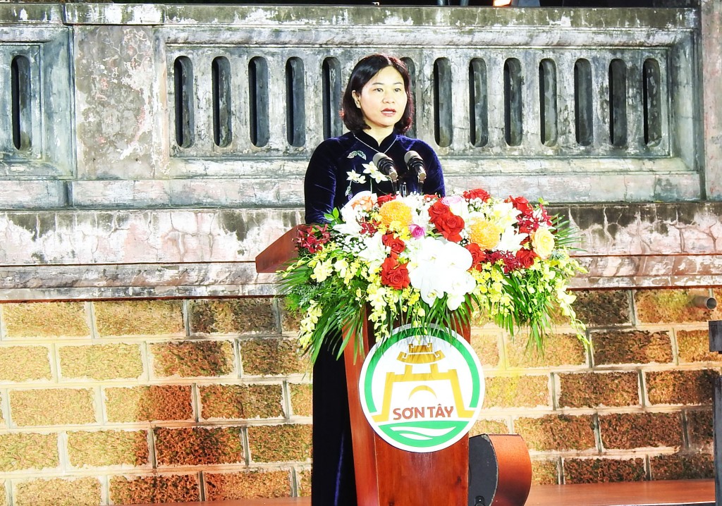 Ảnh 2: Phó Bí thư Thường trực Thành ủy Hà Nội Nguyễn Thị Tuyến phát biểu tại buổi lễ