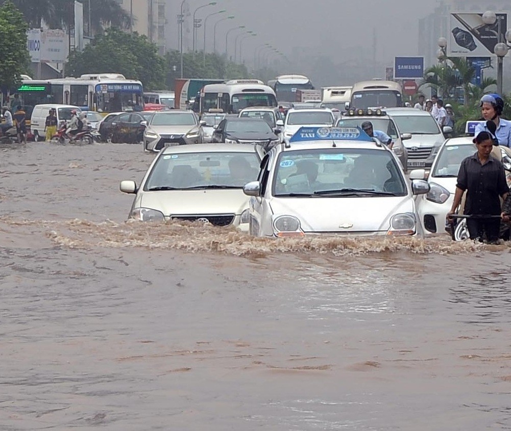 Ngập lụt gây nhiều khó khăn cho đời sống người dân (Ảnh: Thanh Hà)
