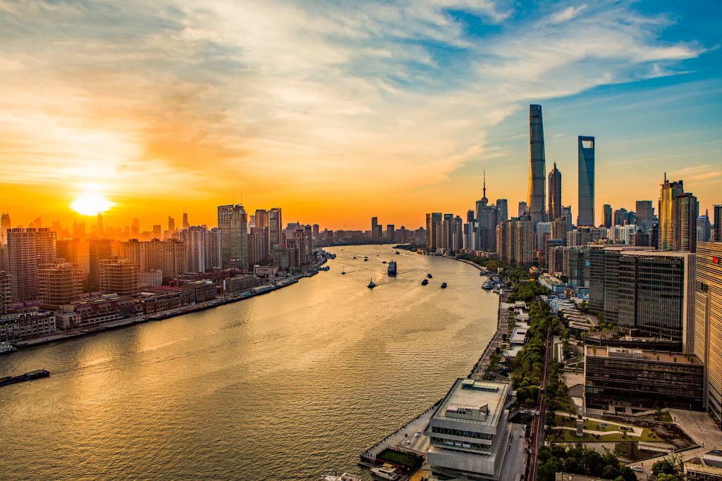 Sự thịnh vượng của khu vực hai bên sông Hoàng Phố, Thượng Hải (Trung Quốc). (Ảnh: Shutterstock)