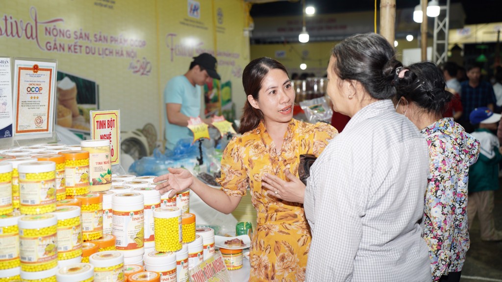 Phát huy vai trò trung tâm kết nối thương mại, du lịch của Hà Nội