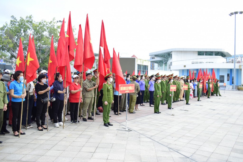 Lực lượng Công an ra quân đợt cao điểm tại Thành phố Hạ Long