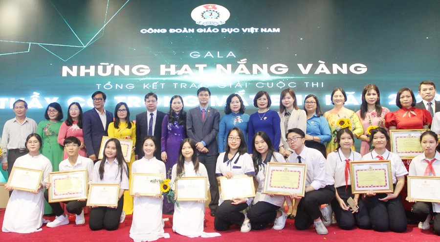 Hà Nội đoạt 2 giải Nhất cuộc thi Thầy cô trong mắt em năm 2022