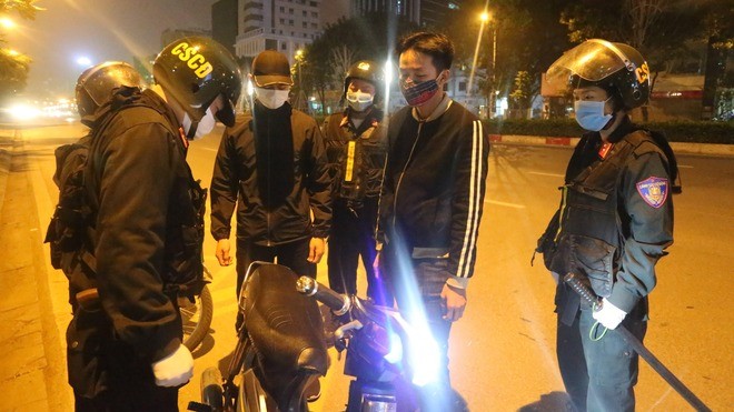 Cảnh sát cơ động Công an TP Hà Nội triển khai phương án đảm bảo trật tự ban đêm trên phố