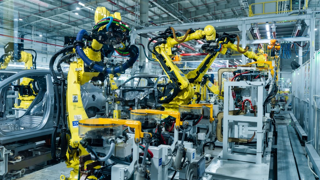 Dây chuyền lắp ráp được tự động hóa bằng robot Hyundai Robotic tại một số công đoạn nhằm gia tăng sự chính xác và đảm bảo chất lượng Dây chuyền lắp ráp được tự động hóa bằng robot Hyundai Robotic tại một số công đoạn nhằm gia tăng sự chính xác và đảm bảo chất lượng