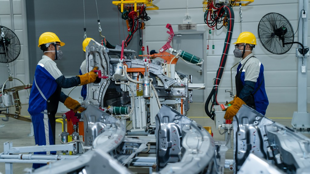 Sự phối hợp nhịp nhàng giữa robot, máy móc hiện đại cùng lực lượng kỹ sư được đào tạo bài bản, chuyên nghiệp sẽ giúp Hyundai cho ra những dòng sản phẩm xe đạt chất lượng cao, đáp ứng các tiêu chuẩn khắt khe của quốc tế