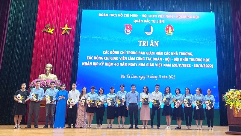 Tri ân các thầy cô là Tổng phụ trách Đội