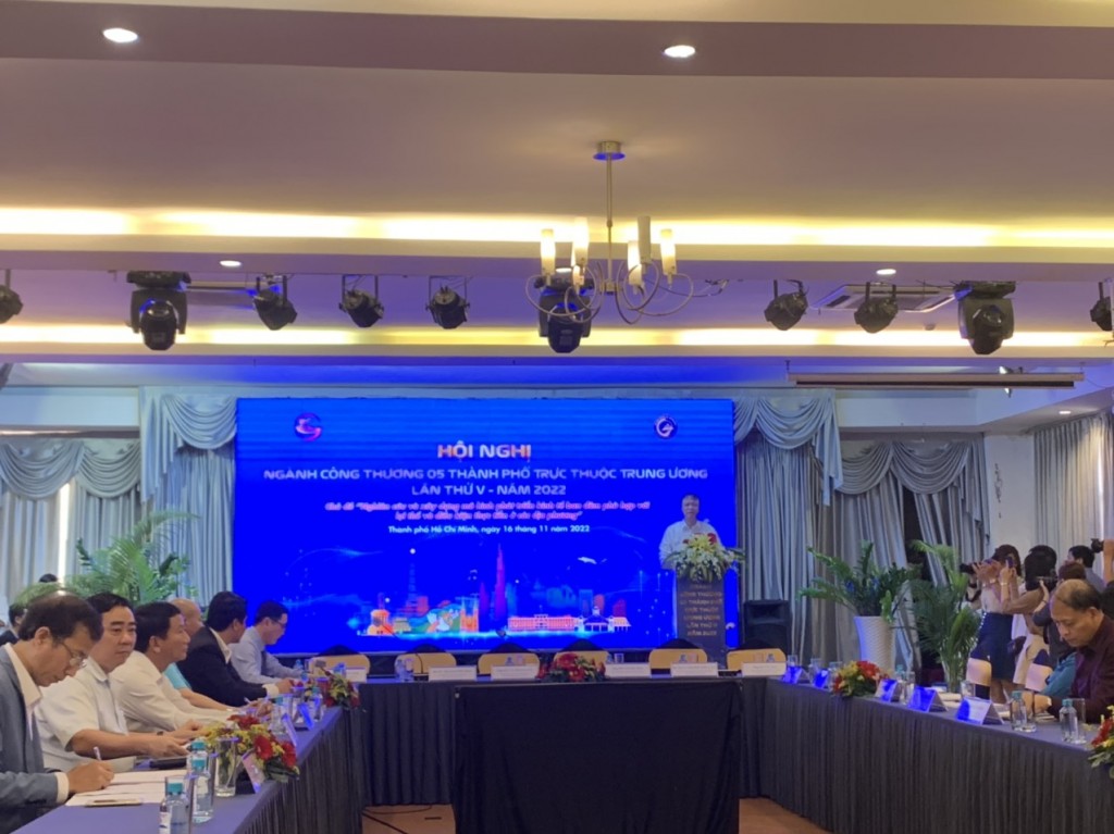 Thứ trưởng Bộ Công Thương Đỗ Thắng Hải phát biểu tại tọa đàm