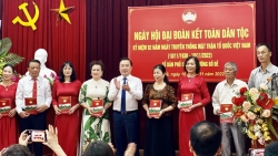 Phó Chủ tịch UBND TP Hà Nội Chử Xuân Dũng dự Ngày hội Đại đoàn kết tại quận Long Biên
