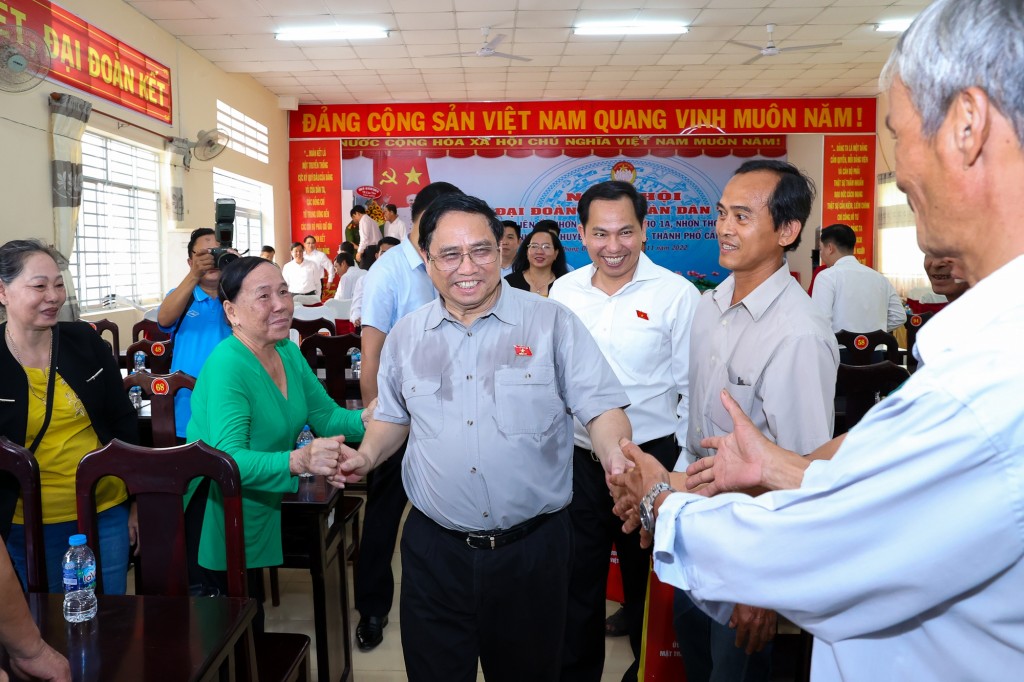 Thủ tướng Phạm Minh Chính vui chung Ngày hội Đại đoàn kết toàn dân tộc cùng bà con Liên ấp xã Nhơn Ái, huyện Phong Điền, TP. Cần Thơ - Ảnh: VGP/Nhật Bắc