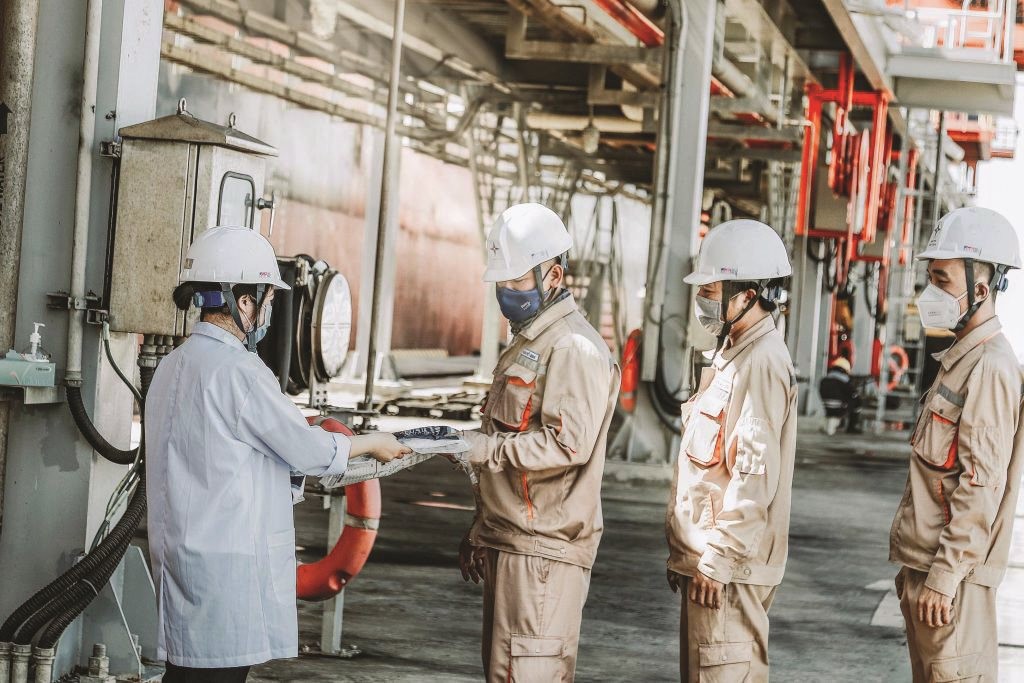 Nhà máy Nhiệt điện Vĩnh Tân 4 luôn đảm bảo phòng chống dịch COVID- 19 cho công nhân vào ca