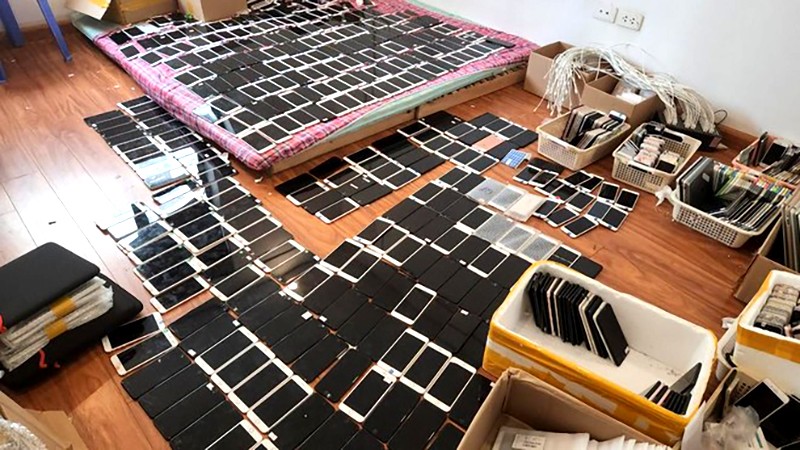 400 điện thoại iPhone nhập lậu được tập kết trong một căn hộ chung cư trên địa bàn quận Bắc Từ Liêm