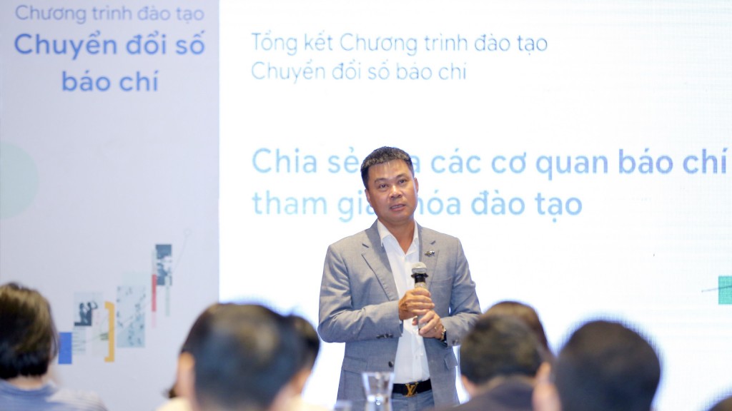 Ông Nguyễn Bá, Tổng biên tập Tạp chí Thông tin và Truyền thông chia sẻ tại Lễ tổng kết Chương trình đào tạo chuyển đổi số báo chí