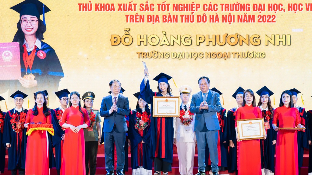 Lễ tuyên dương Thủ khoa xuất sắc tốt nghiệp các trường đại học, học viện trên địa bàn TP Hà Nội năm 2022