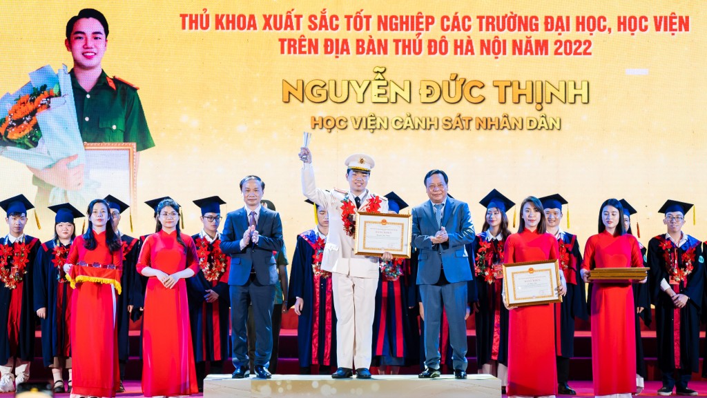 Lễ tuyên dương Thủ khoa xuất sắc tốt nghiệp các trường đại học, học viện trên địa bàn TP Hà Nội năm 2022