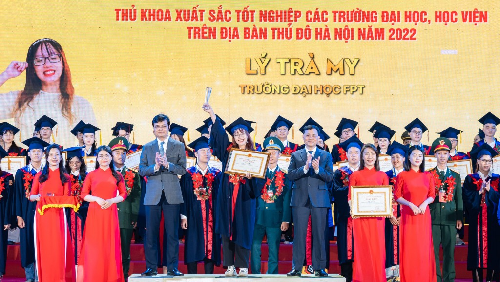 Lễ tuyên dương Thủ khoa xuất sắc tốt nghiệp các trường đại học, học viện trên địa bàn TP Hà Nội năm 2022