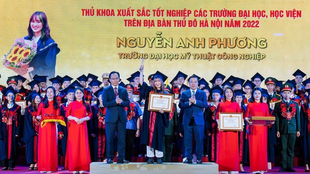 Lễ tuyên dương Thủ khoa xuất sắc tốt nghiệp các trường đại học, học viện trên địa bàn TP Hà Nội năm 2022