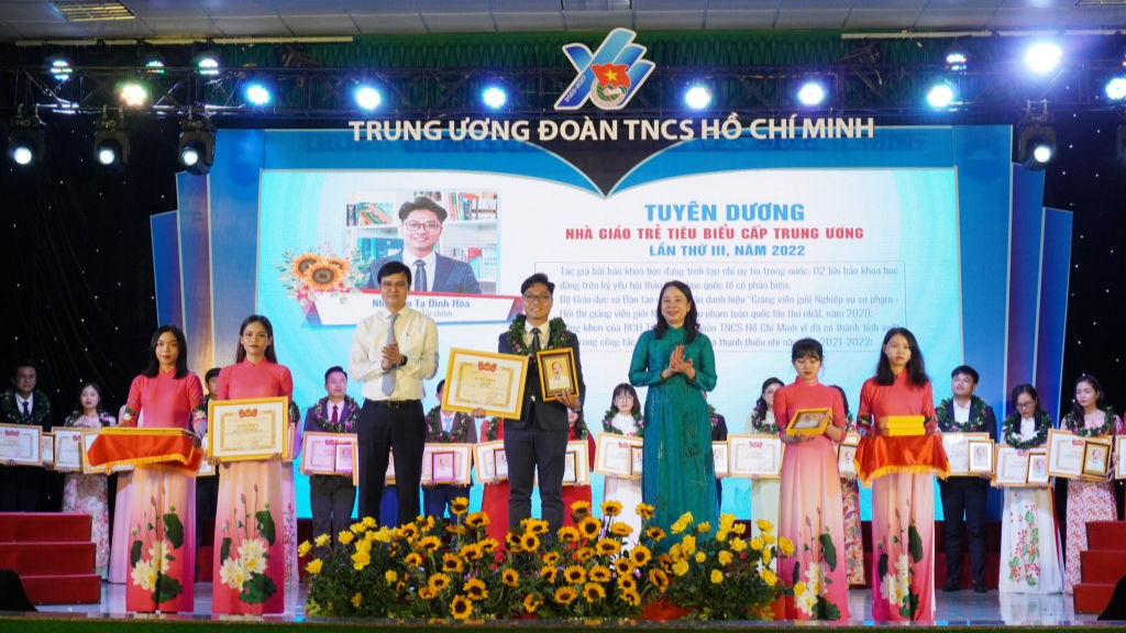 Bí thư Đoàn trường 2 năm liền đạt danh hiệu “Nhà giáo trẻ tiêu biểu Thủ đô”