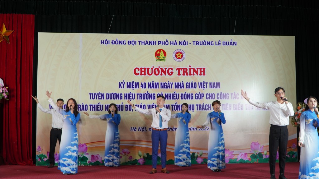 Tuyên dương các thầy cô Hiệu trưởng, giáo viên làm Tổng Phụ trách Đội tiêu biểu của Thủ đô năm 2022