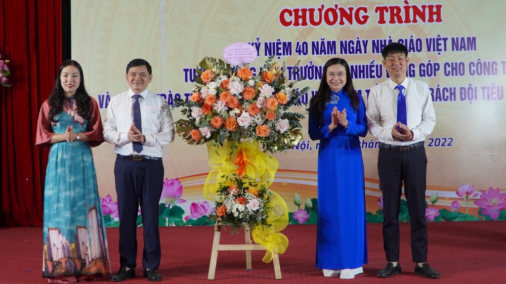 Tuyên dương các thầy cô Hiệu trưởng, giáo viên làm Tổng Phụ trách Đội tiêu biểu của Thủ đô năm 2022