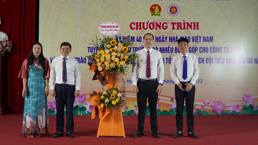 Tuyên dương các thầy cô Hiệu trưởng, giáo viên làm Tổng Phụ trách Đội tiêu biểu của Thủ đô năm 2022