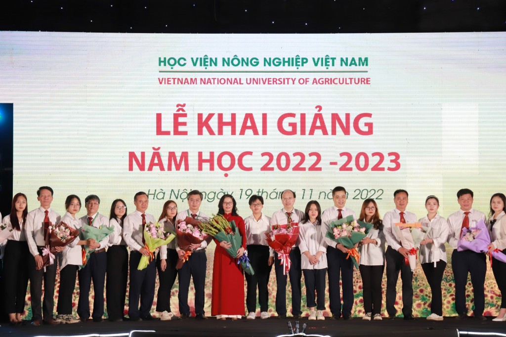 GS.TS. NGUT Nguyễn Thị Lan, Giám đốc Học viện Nông nghiệp Việt Nam khẳng định, sinh viên luôn ở vị trí trung tâm, là giá trị cốt lõi của Học viện 