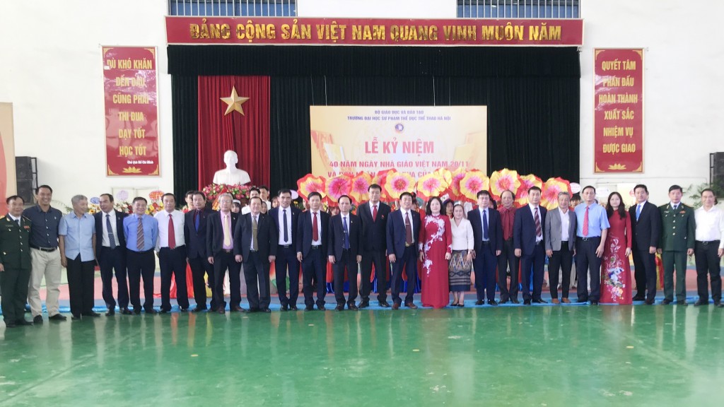 Đại học Sư phạm TDTT Hà Nội đón nhận Cờ thi đua của Chính phủ