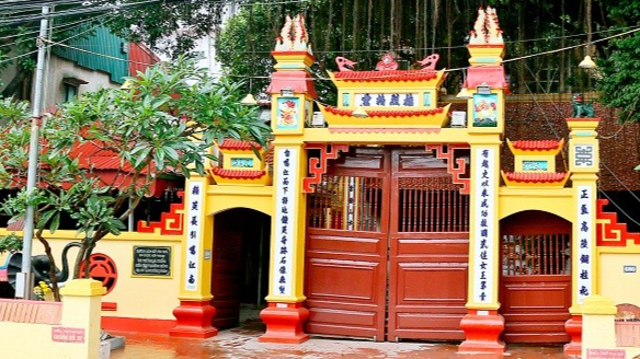 Miếu thờ Hai Bà Trưng được nhà nước xếp hạng Di tích lịch sử - văn hóa năm 1993 (địa chỉ: 680 Bạch Đằng)