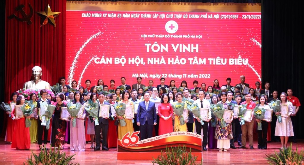 Các cán bộ Hội, nhà hảo tâm tiêu biểu được tôn vinh