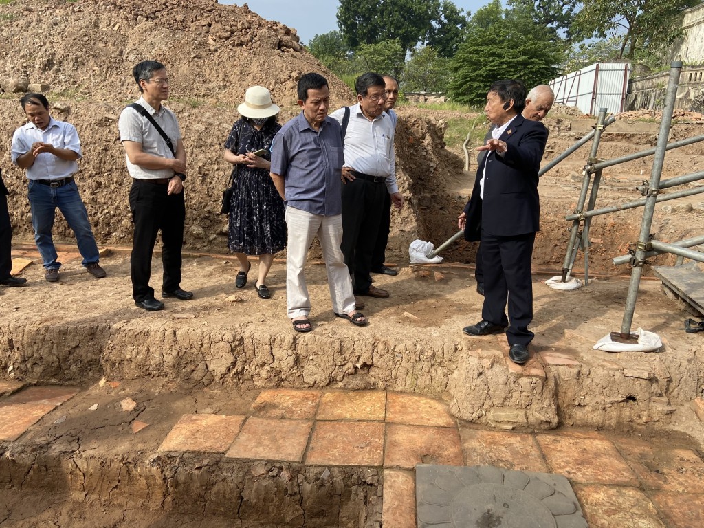 Phát lộ nhiều dấu tích khảo cổ cần được giải mã tại Chính điện Kính Thiên