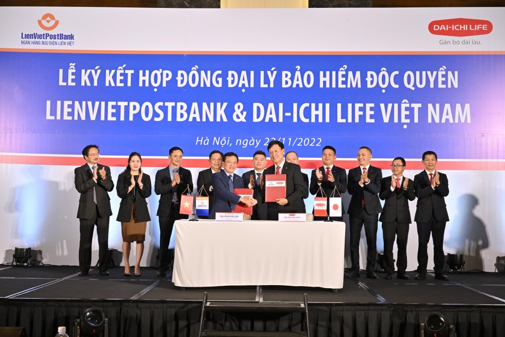 Ngân hàng Bưu điện Liên Việt (LienVietPostBank) và Công ty bảo hiểm nhân thọ Dai-ichi Life Việt Nam (Dai-ichi Life Việt Nam) tổ chức Lễ Ký kết Hợp đồng đại lý bảo hiểm độc quyền.