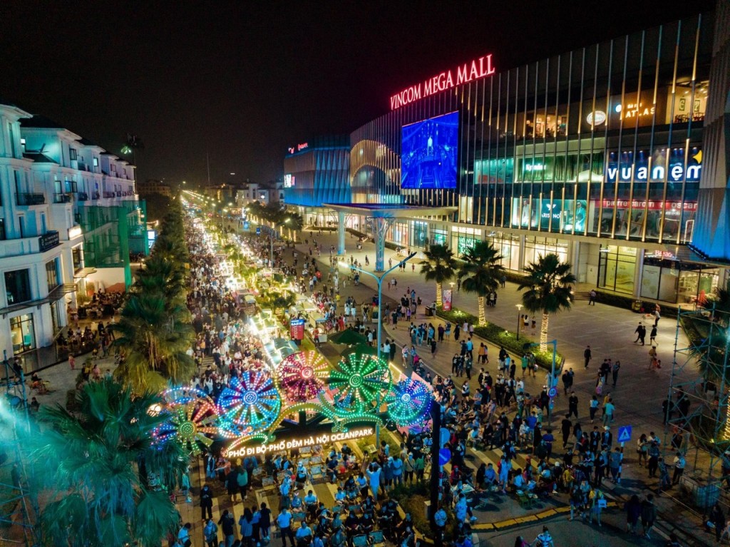 Phố đi bộ - Phố đêm Ocean Park thu hút hàng chục nghìn lượt người đổ về vào đêm khai trương 25/10/2022