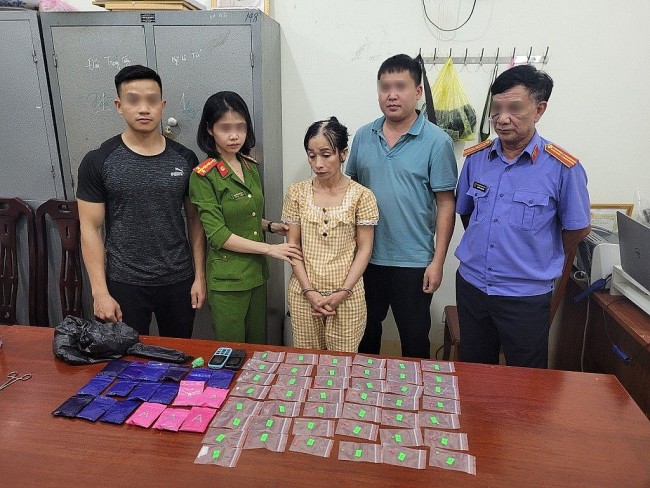 Nghệ An: Chồng bị tuyên án tử hình vì ma túy, vợ vẫn mua bán "cái chết trắng"
