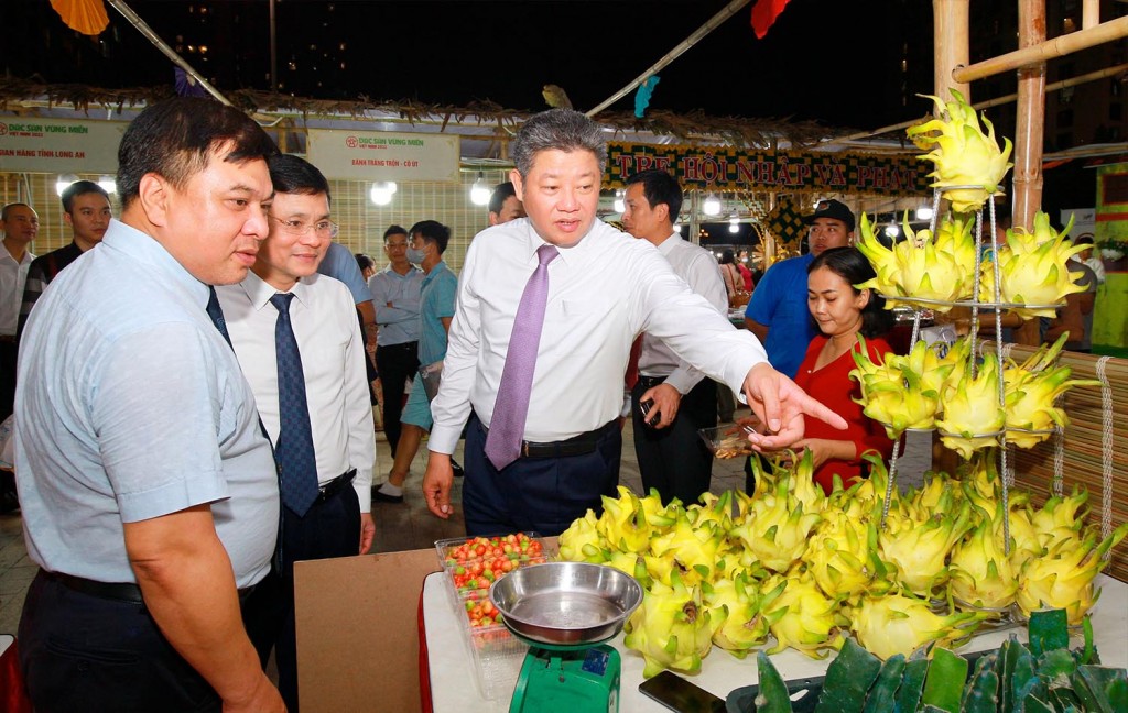 Cầu nối quan trọng giữa nhà sản xuất, đơn vị phân phối và người tiêu dùng