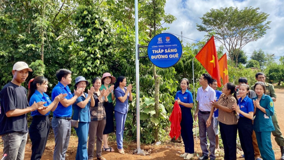 Công trình “Thắp sáng đường quê”