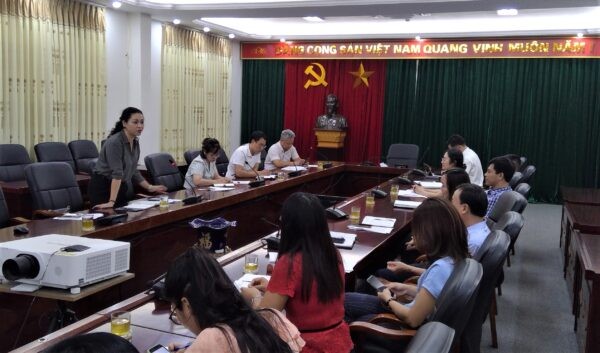 Giám đốc Trung tâm Văn hóa Thành phố Lý Thị Thúy Hạnh phát biểu tại cuộc họp